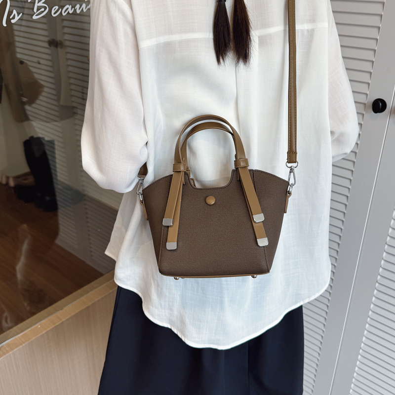 Bolso de mano de alto nivel transfronterizo, bolso de cubo de aire extranjero para mujeres, otoño y invierno de 2025, nuevo tipo de bolso de hombro popular, bolso de moda