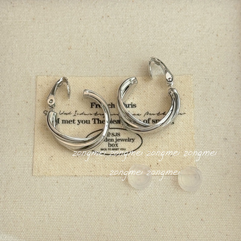 Silver resistance ear clip