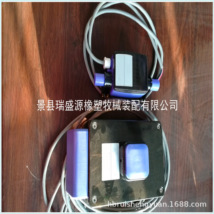 挤奶设备挤奶机配件 奶厅自动挤奶机 红外线电子计量器