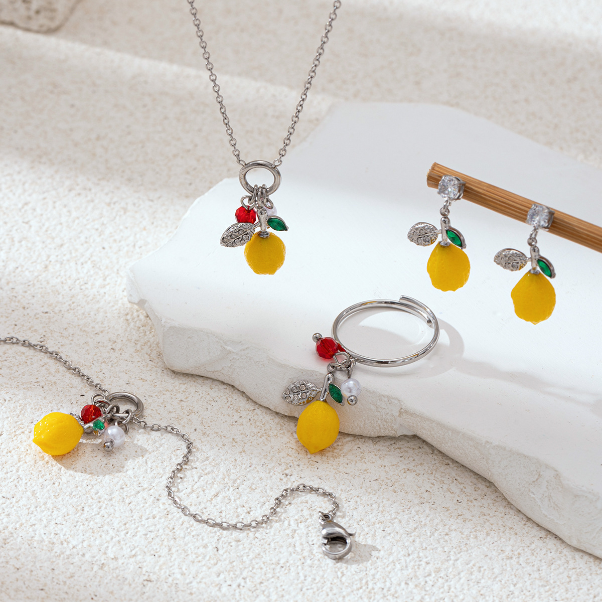Collar de acero inoxidable TENA Europa y América lujo ligero nicho de diseño universal colgante de fruta limón para mujeres no se desvanece image 3
