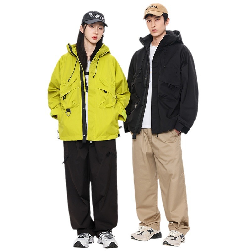 2024 chaqueta con capucha al aire libre marca de moda ropa de trabajo chaqueta de estilo de Hong Kong pareja de tres pruebas chaqueta de Montañismo hombres al por mayor