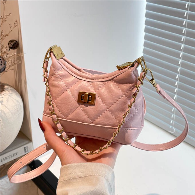 Fashionable and Unique Chanel-Style Quilted Chain Bag 2026 New Versatile Shoulder Bag Large Capacity Commuter Crossbody Bag Fashionable and Unique Chanel-Style Quilted Chain Bag 2026 New Versatile Shoulder Bag Large Capacity Commuter Crossbody Bag