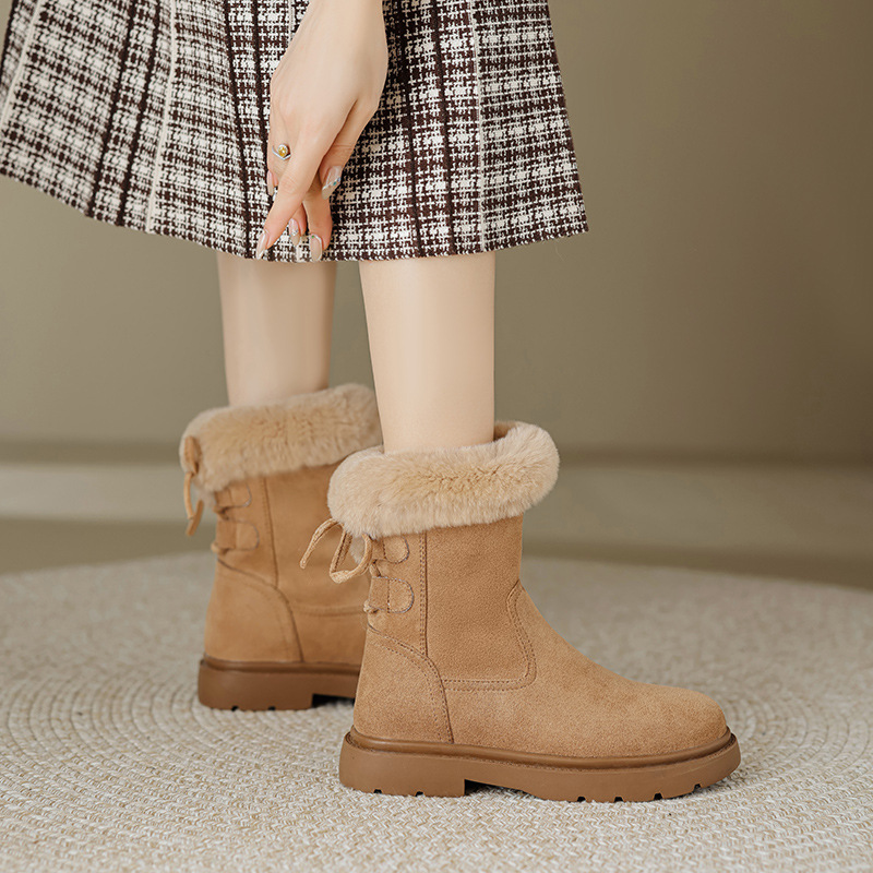 Botas de nieve para mujeres 2025 nuevo invierno de tubo corto con una base gruesa de lana más gruesa botas de lana de Martin en la moda