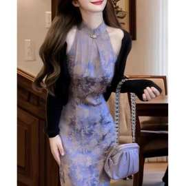 新中式气质高级紫色印花连衣裙女2025初夏新款国风挂脖旗袍长裙子