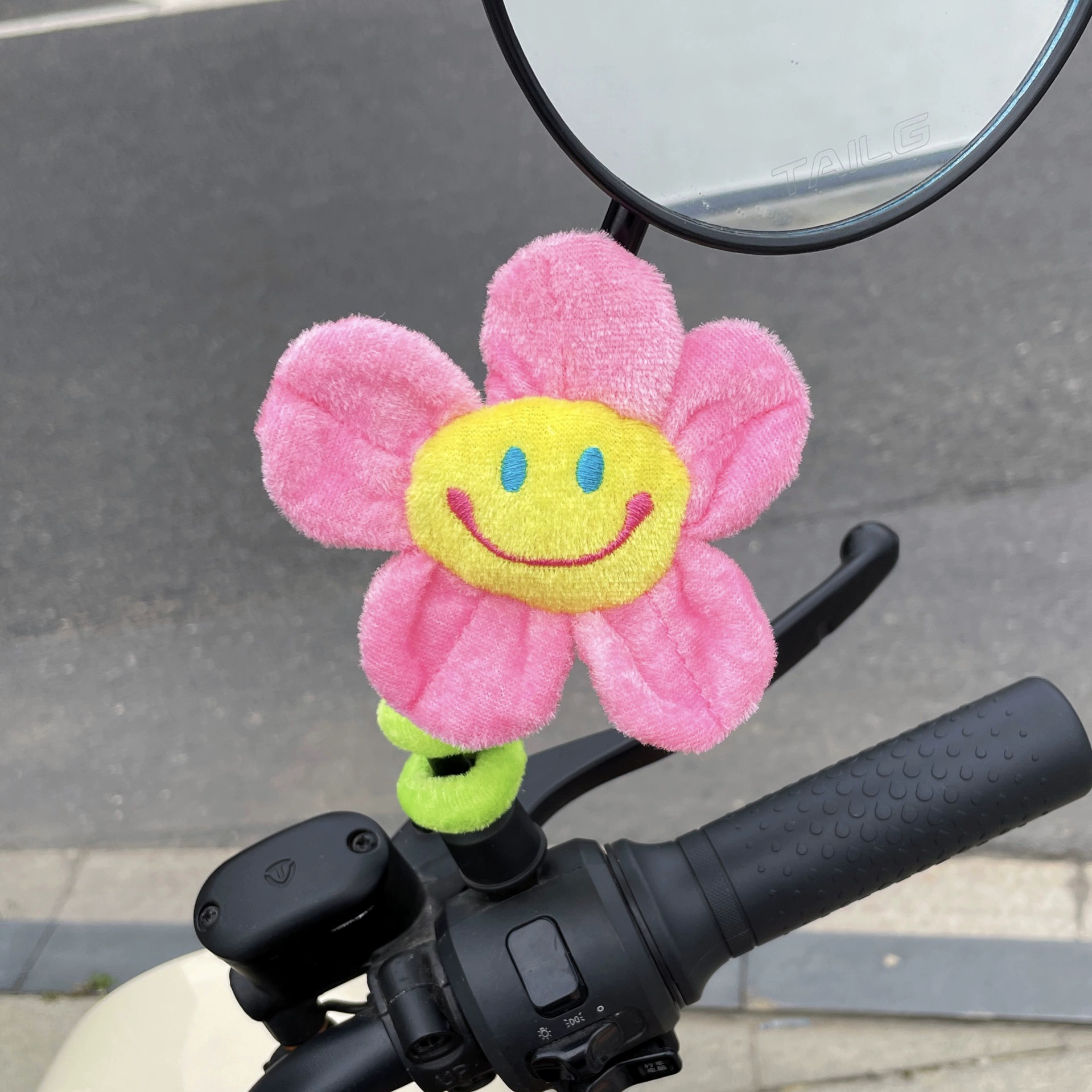 Декоративные украшения для электромобилей Взрывные зеркала для электромобилей