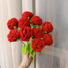 卸売りの完成品の手作りのバラの花の毛糸のかぎ針は恋人に贈り物をします。