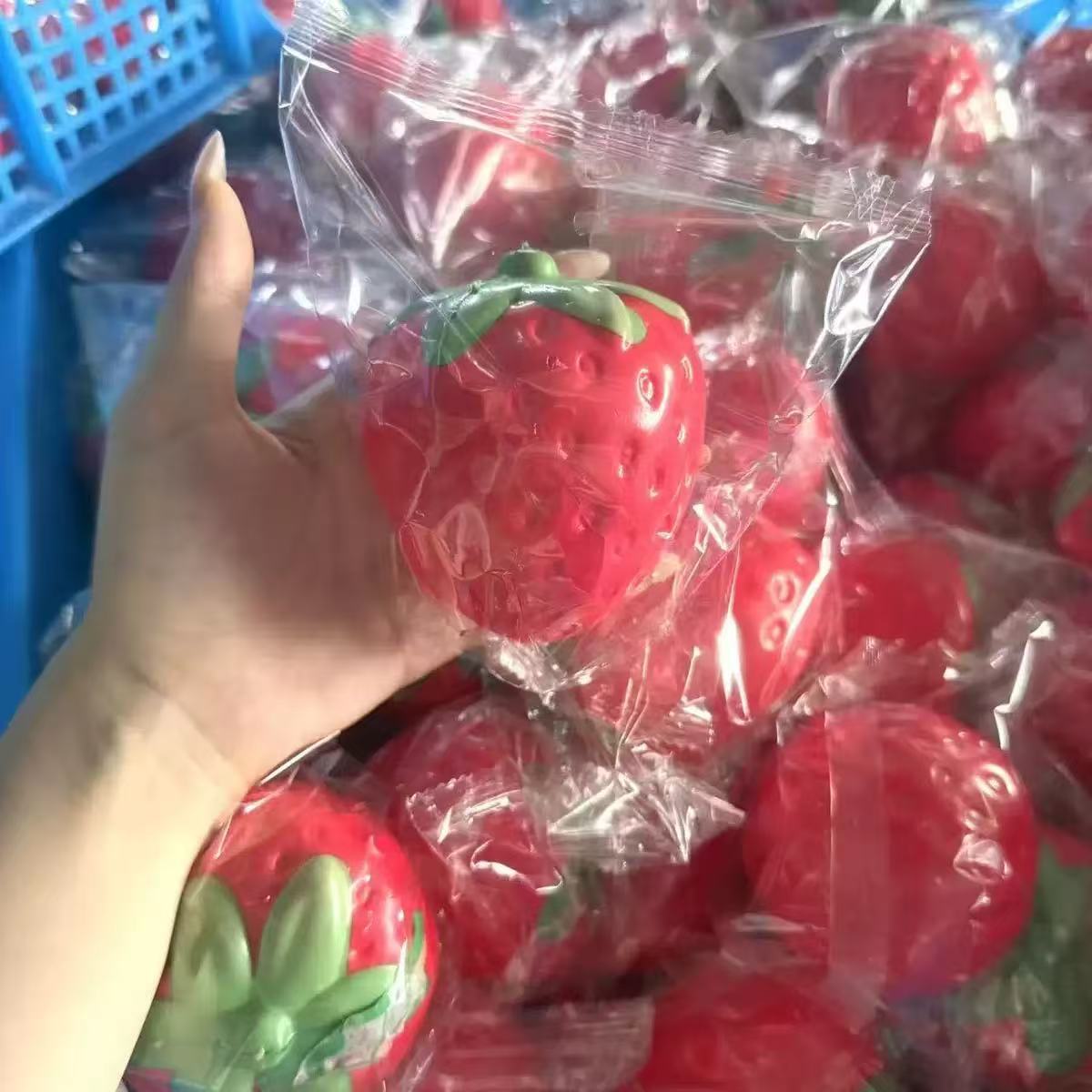 Comercio exterior transfronterizo explosión simulación de frutas fresa pellizco juguetes de descompresión rebote lento descompresión fresa de ventilación