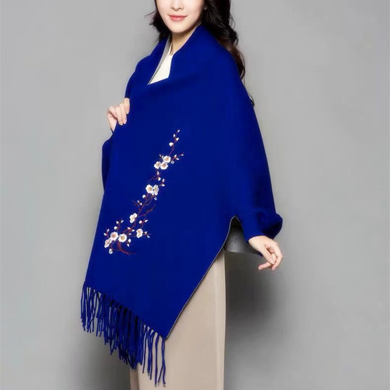 ニットのチャイナドレスの袖付きエアコンのストールのコートの女性の夏の刺繍の梅の花のフリンジスカーフの両用の厚いマント|undefined