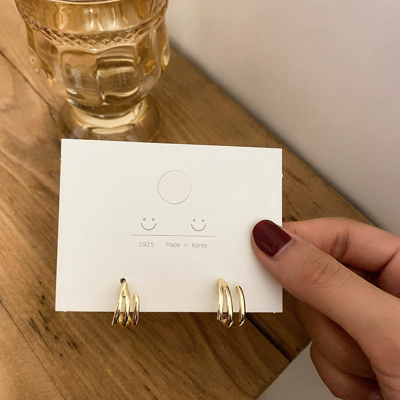 Metal silver needle, universal brand fashionable earrings, simple and elegant design, high-quality style
