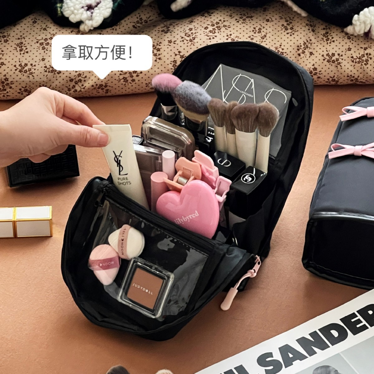 Nueva bolsa de maquillaje de gran capacidad de partición bolsa de maquillaje vertical pequeña bolsa de maquillaje portátil de cepillo de almacenamiento barril