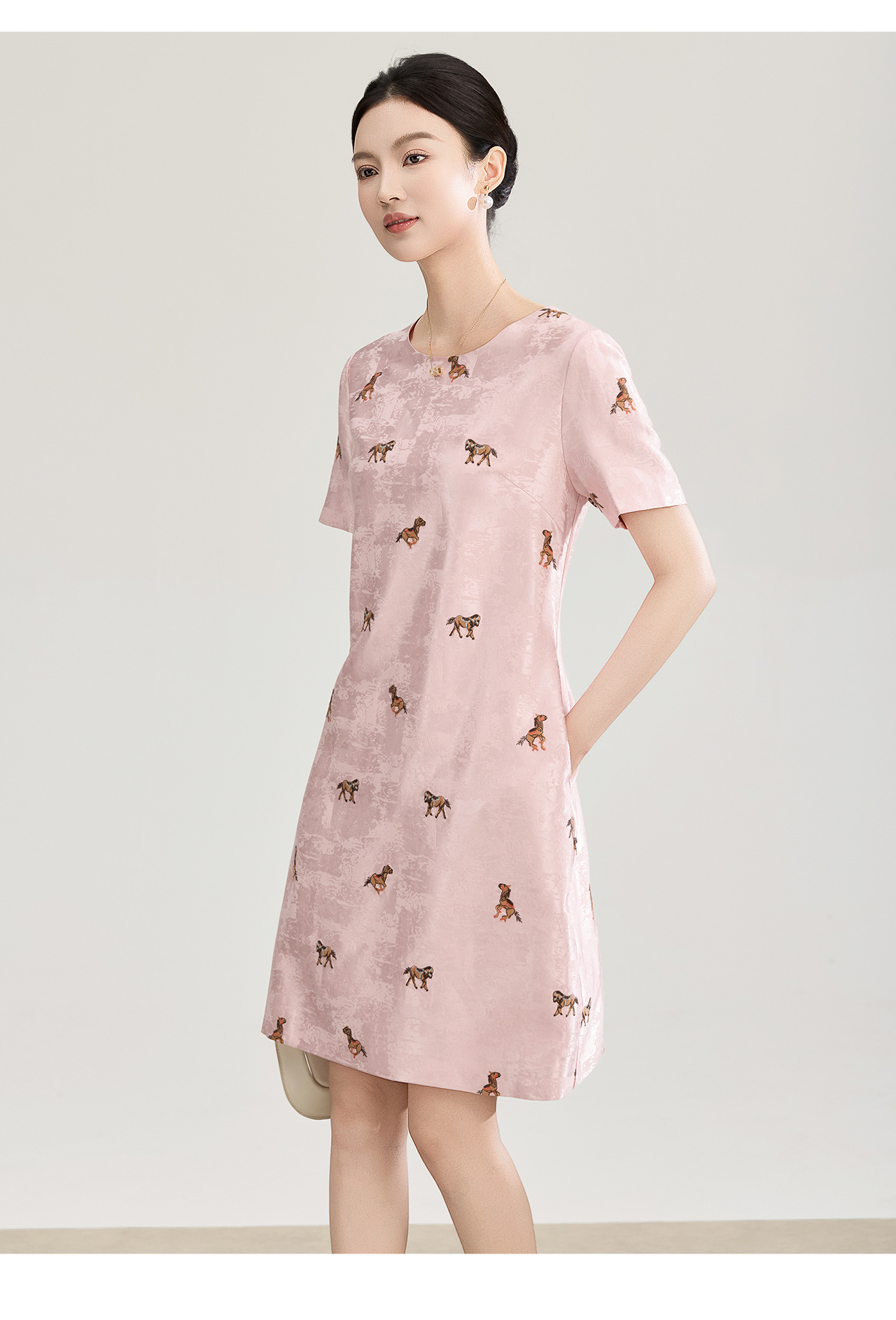 Đầm maxi nữ tay ngắn thêu hoa văn jacquard, chất liệu linen phối ren — màu hồng chi tiết 14