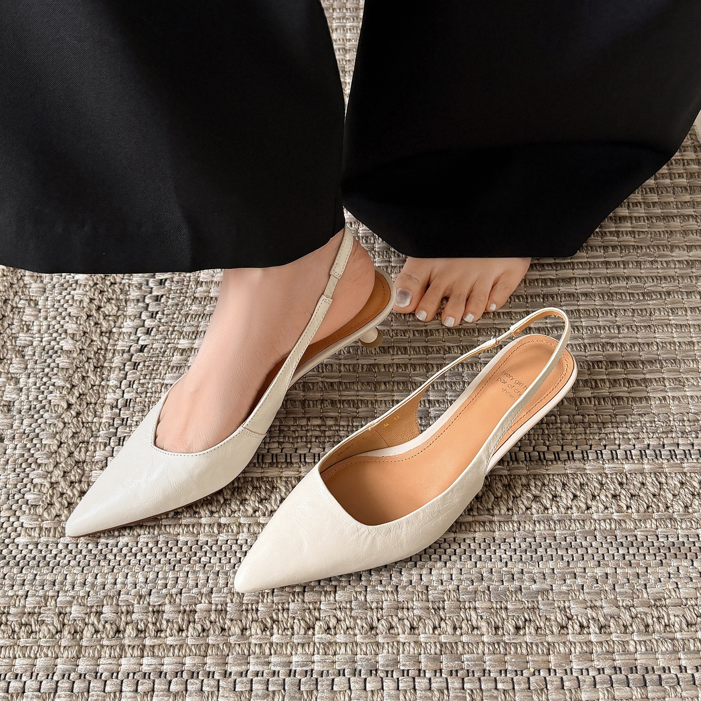 Sandal cao gót nữ mũi nhọn quai hậu dây khóa, gót 9 cm — màu nâu