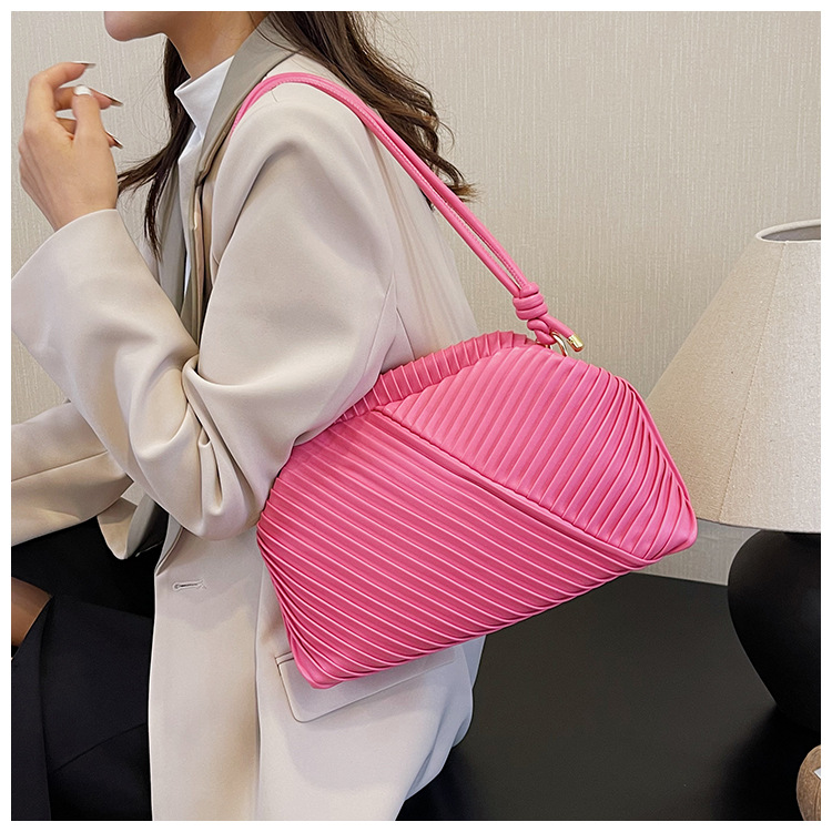 Femmes Moyen Faux Cuir Couleur Unie Vêtement De Rue Coquille Boucle Cachée Sac D'épaule Sac Bandoulière Sac Dôme display picture 1