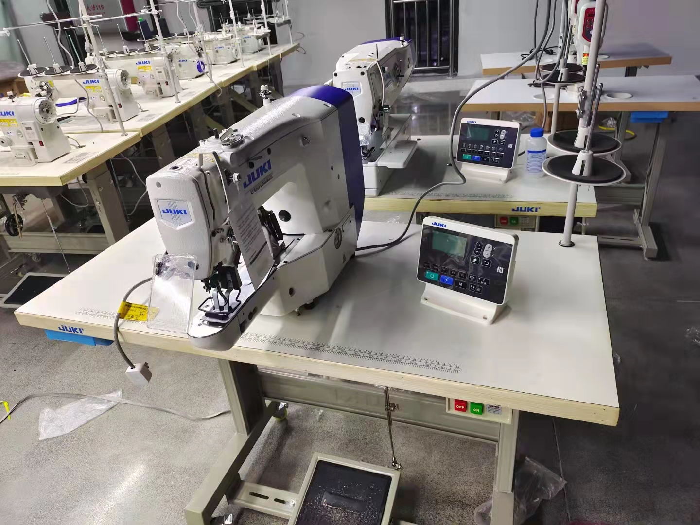 Nueva máquina pesada JUKI LK1900BN máquina de coser anudada máquina de coser eléctrica patrón botón máquina de coser doméstica