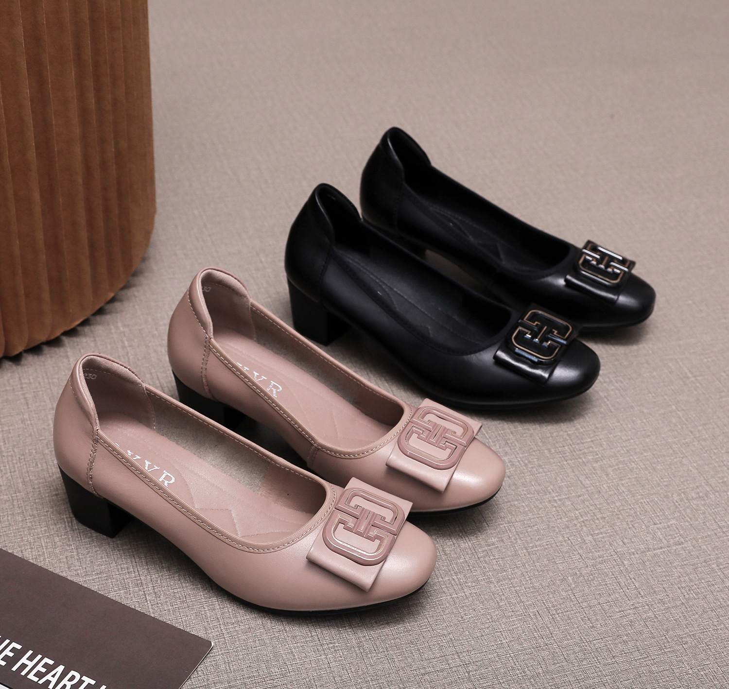 Women's Leather Single Shoes Casual Soft Sole Mid Heel Loafers_voghion.com