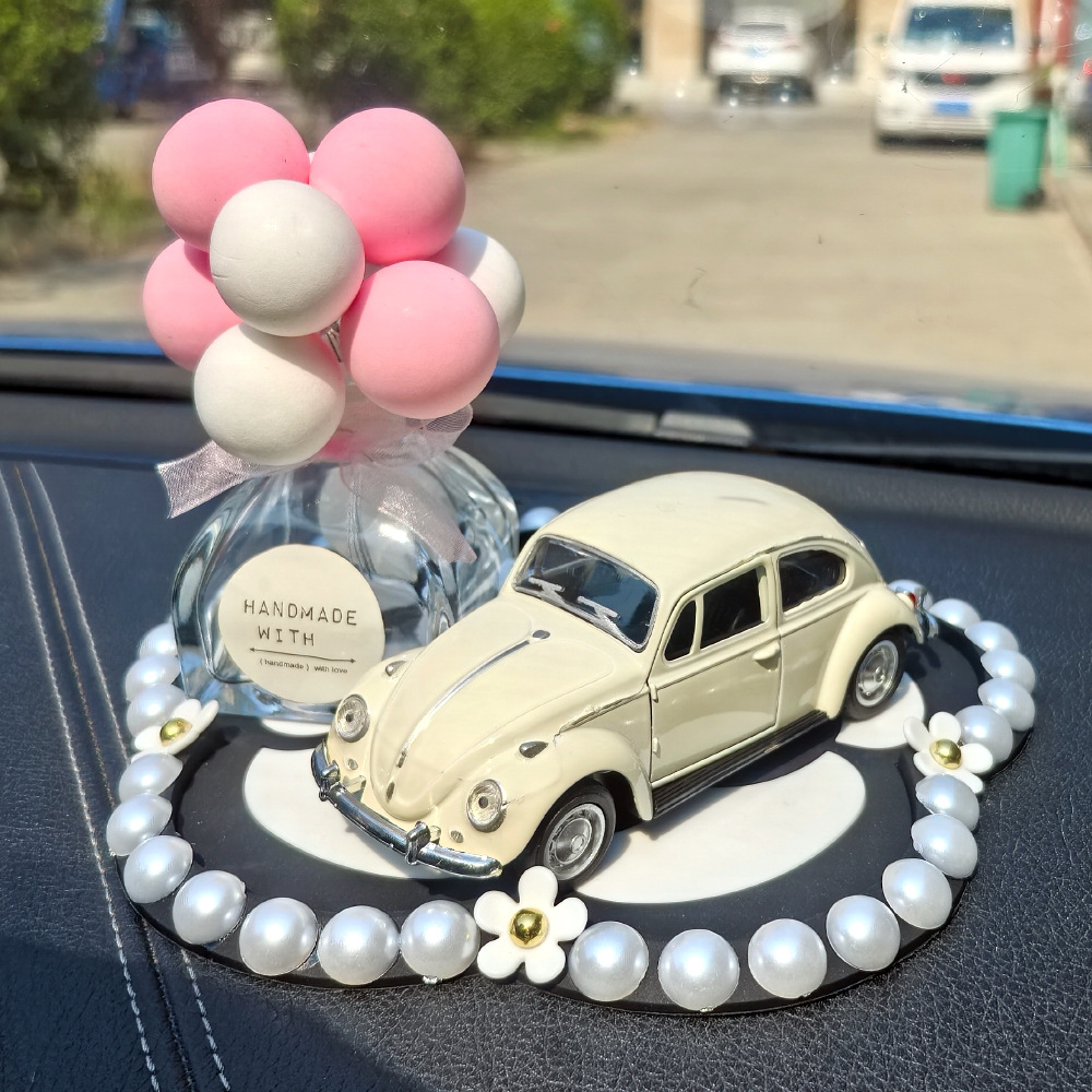 Adorno de automóviles encantador perfumes clásicos de automóviles con diamantes, consola central, decoración interior de pequeños globos frescos