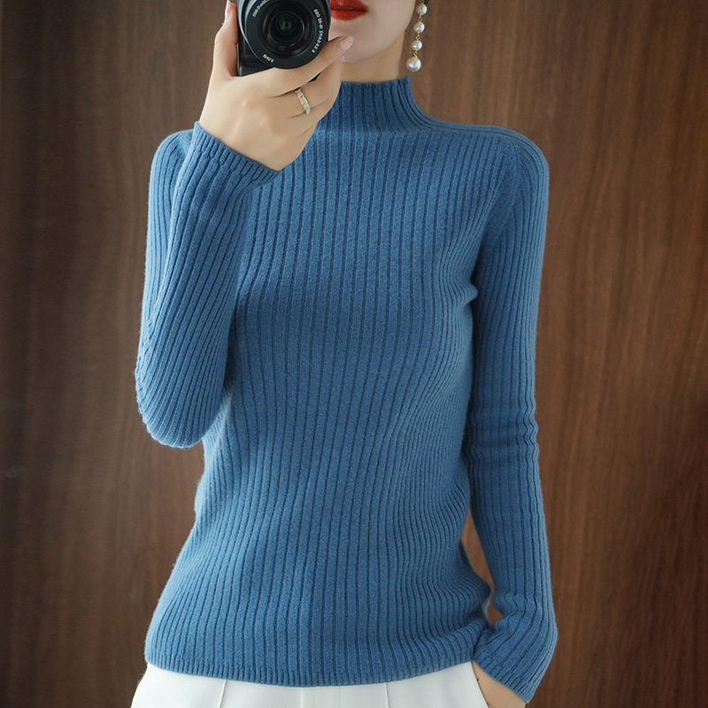 Sweater with a round collar