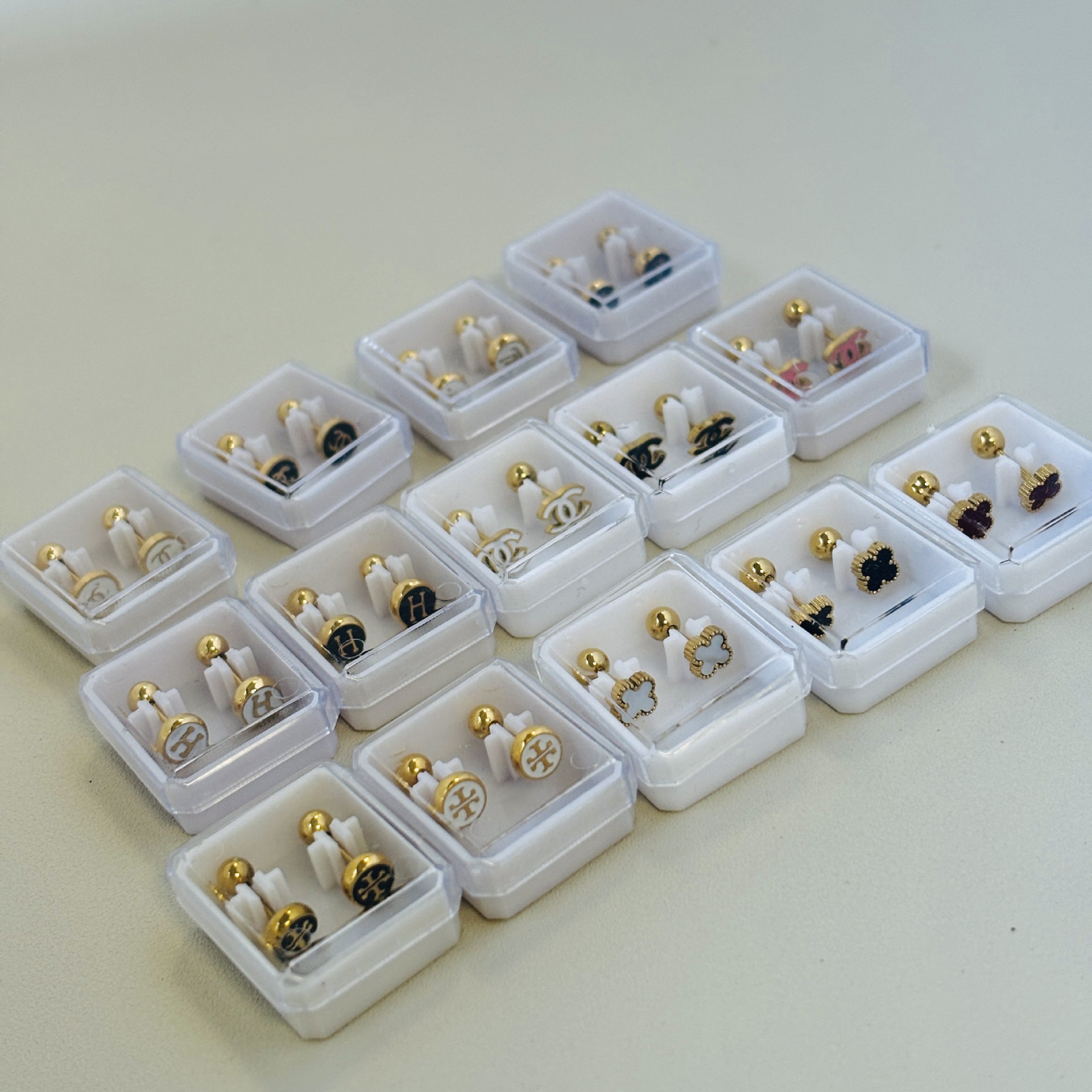 盒装钛钢金色迷你滴油耳钉简约螺丝耳针耳环四叶草大牌耳饰