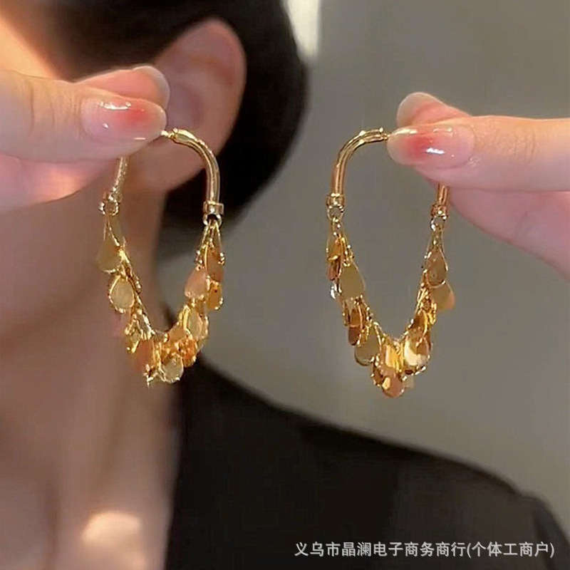 Niche Design Gold Water Drop Tassel Earrings for Women, Versatile, Light Luxury, High-End Feel, Square Shape, Slimming Effect