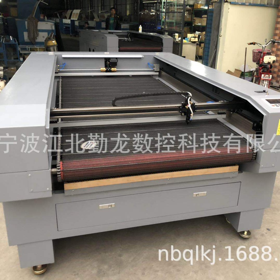 PMMA  PS  PU  PET 镜面板专用雕刻机自动送料激光切割机