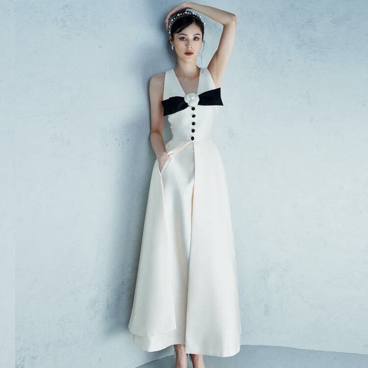 Spot Jt Vietnamese Designer New Sleeveless Dress Black and White V-Neck French Waist Goddess Long Skirt 22048 Spot Jt Vietnamese Designer New Sleeveless Dress Black and White V-Neck French Waist Goddess Long Skirt 22048