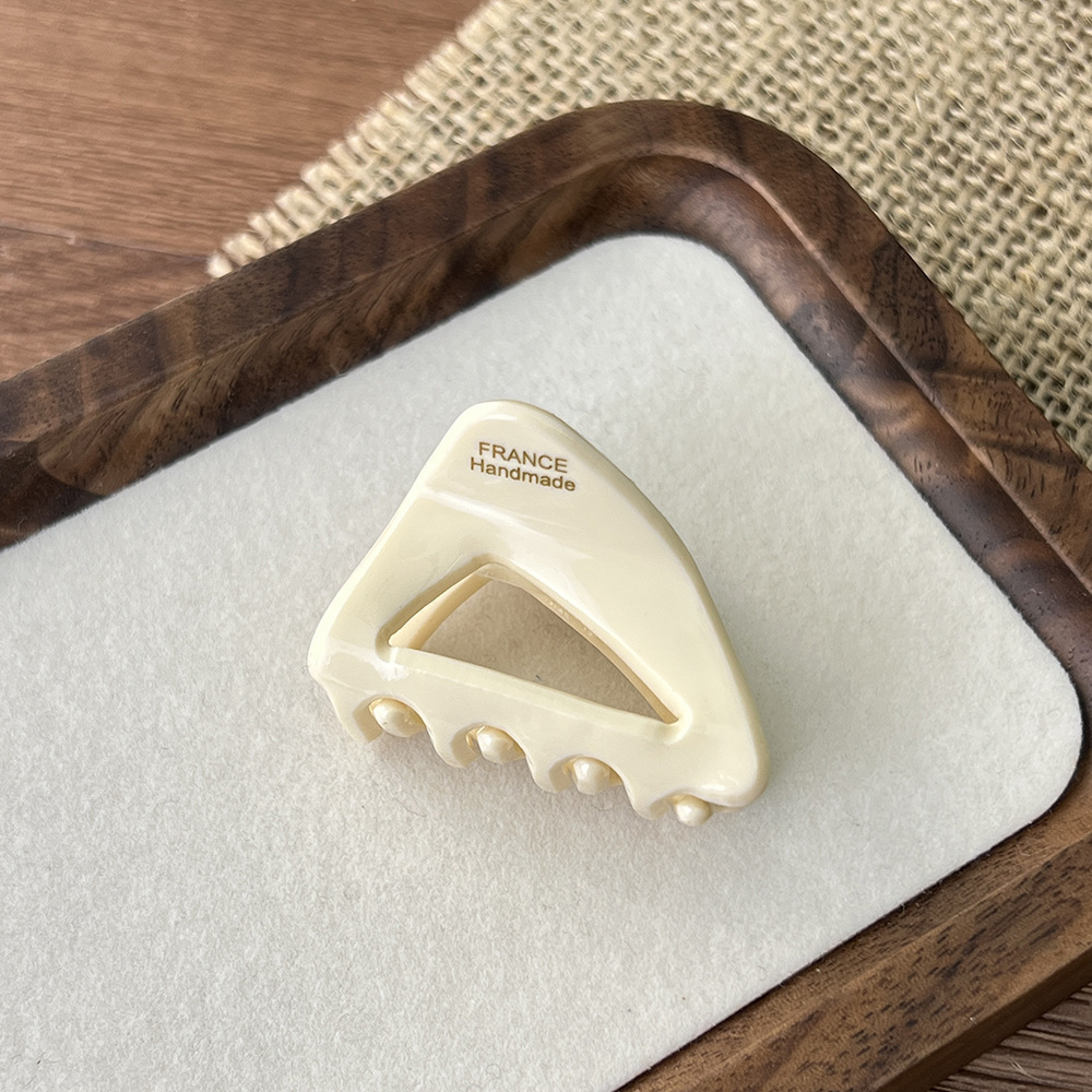 3.6cm 삼각형 유백색