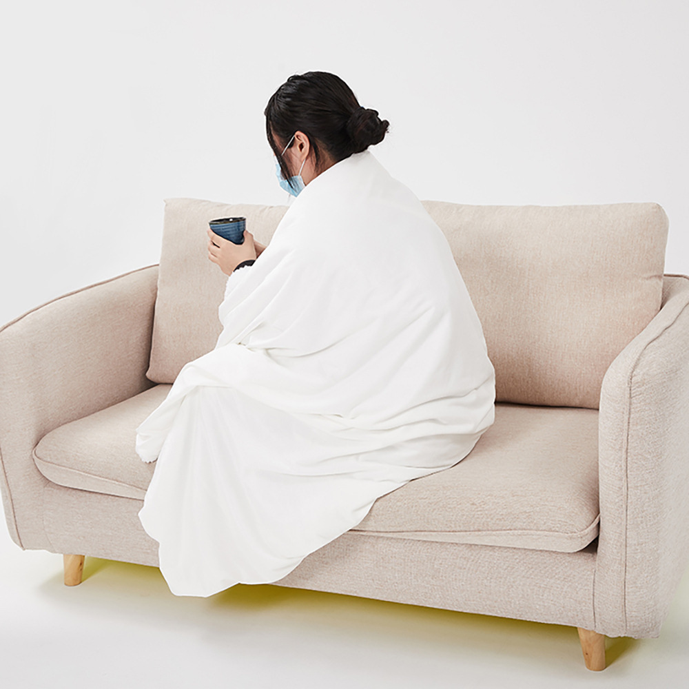 Manta de franela oficina dormitorio siesta manta de aire acondicionado manta de transferencia térmica fondo blanco material de manta de aire acondicionado