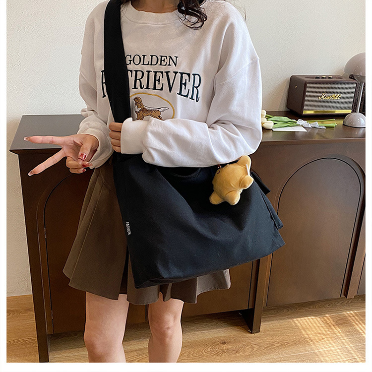 The 2024 new Korean-style simple and laid-back casual canvas crossbody bag and the large-capacity versatile tote bag are selling well undefined