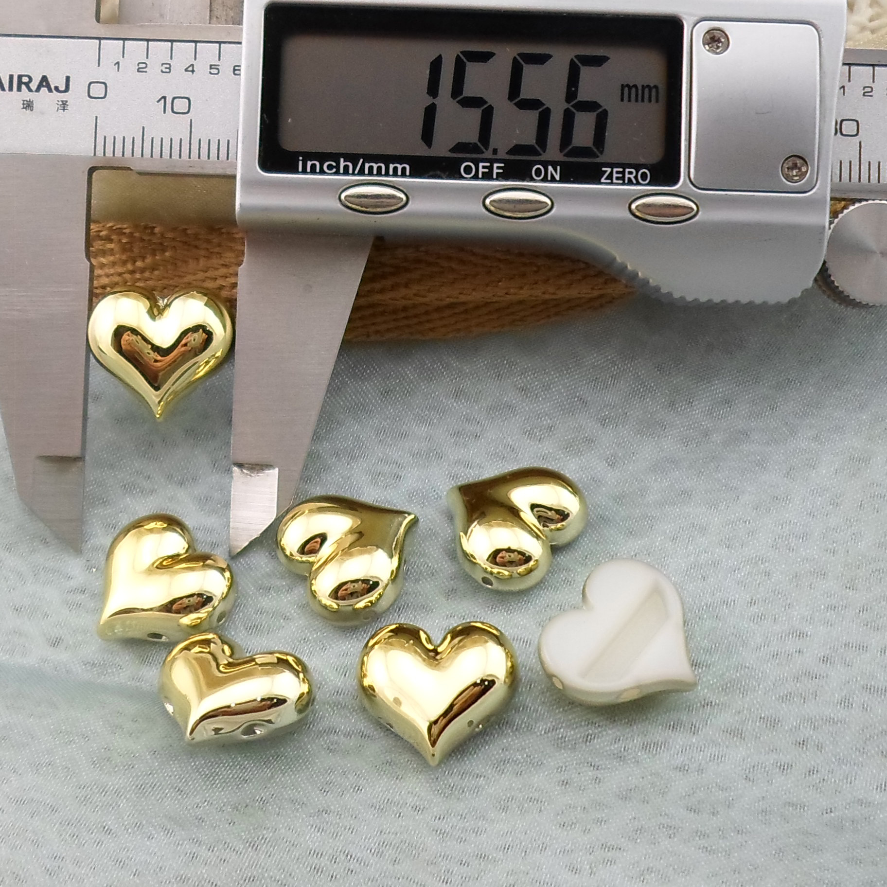 （散珠）15.5MM直孔穿线桃心服装装饰铆钉 用线缝的爱心串珠