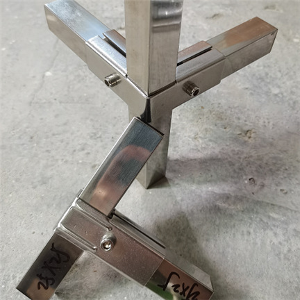 25*25 方管配件不锈钢接头镀锌管卡扣装大棚架货架组合式货架接头