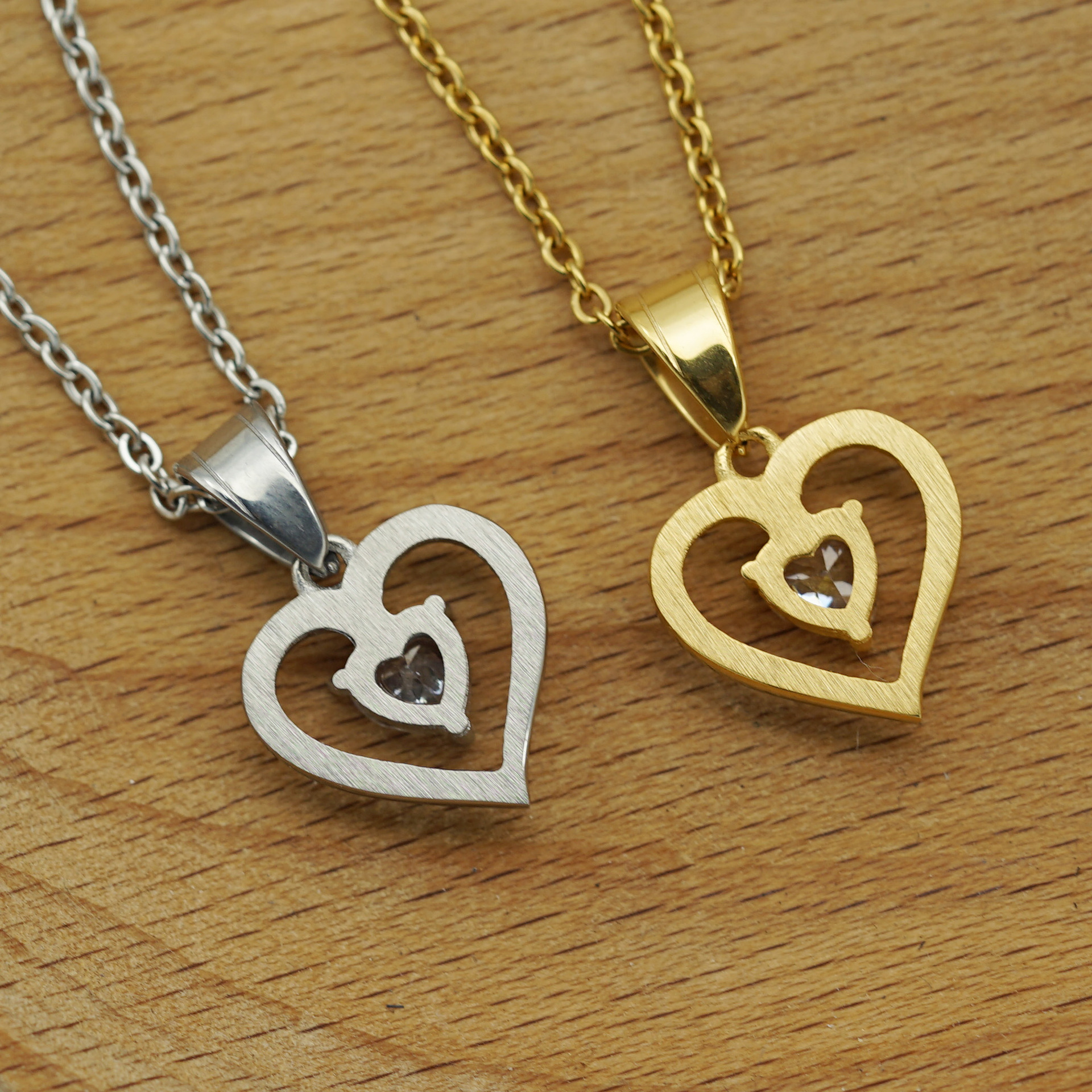 3g Weight 1 Piece 16 * 16mm 304 Stainless Steel Zircon Heart Shape Pendant