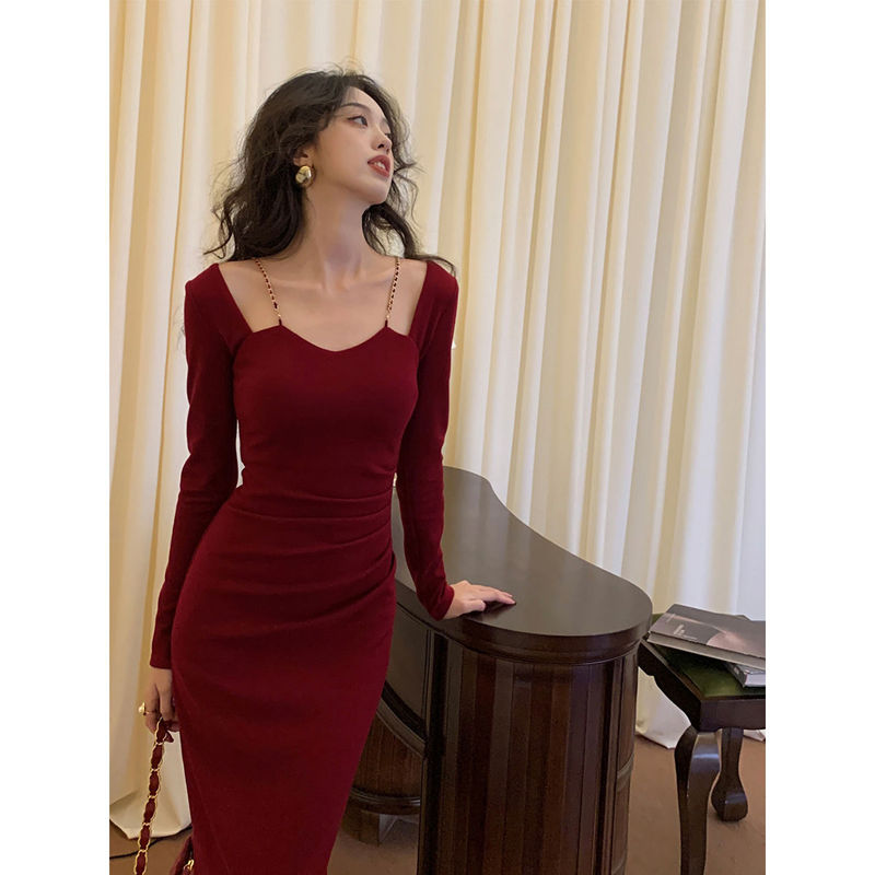 High-end dress New Elegant Royal Sister Slimming Red Pure Desire Wind Hip Long Dress New Year Gown Sling Chain