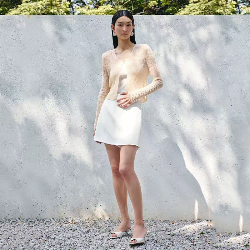 Summer New Style Mulberry Silk Wool Hollow-Out Slim V-Neck Short Air-Conditioning Knit Cardigan for Women, Thin Sun Protection Long-Sleeve Top Summer New Style Mulberry Silk Wool Hollow-Out Slim V-Neck Short Air-Conditioning Knit Cardigan for Women, Thin Sun Protection Long-Sleeve Top