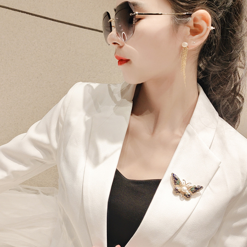 European and American enamel painted butterfly brooch, freshwater pearl opal pin, sweater chain dual use_voghion.com