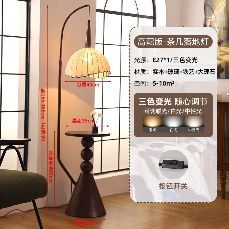 Luz de piso de estilo medieval al lado del sofá de la sala de estar, viento tranquilo, sensación de alto nivel de Zen, dormitorio, estudio, atmósfera, lámpara de cabecera