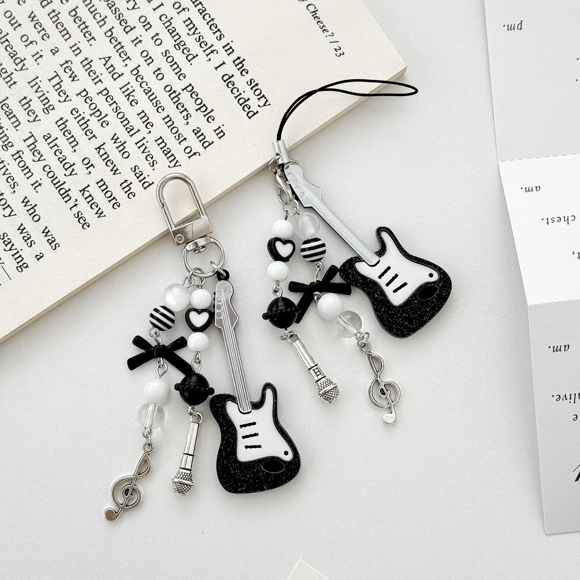 Black and White Guitar Y2K Mobile Phone Pendant Keychain Personalized Beaded Bag Pendant Small Gift Jewelry Wholesale