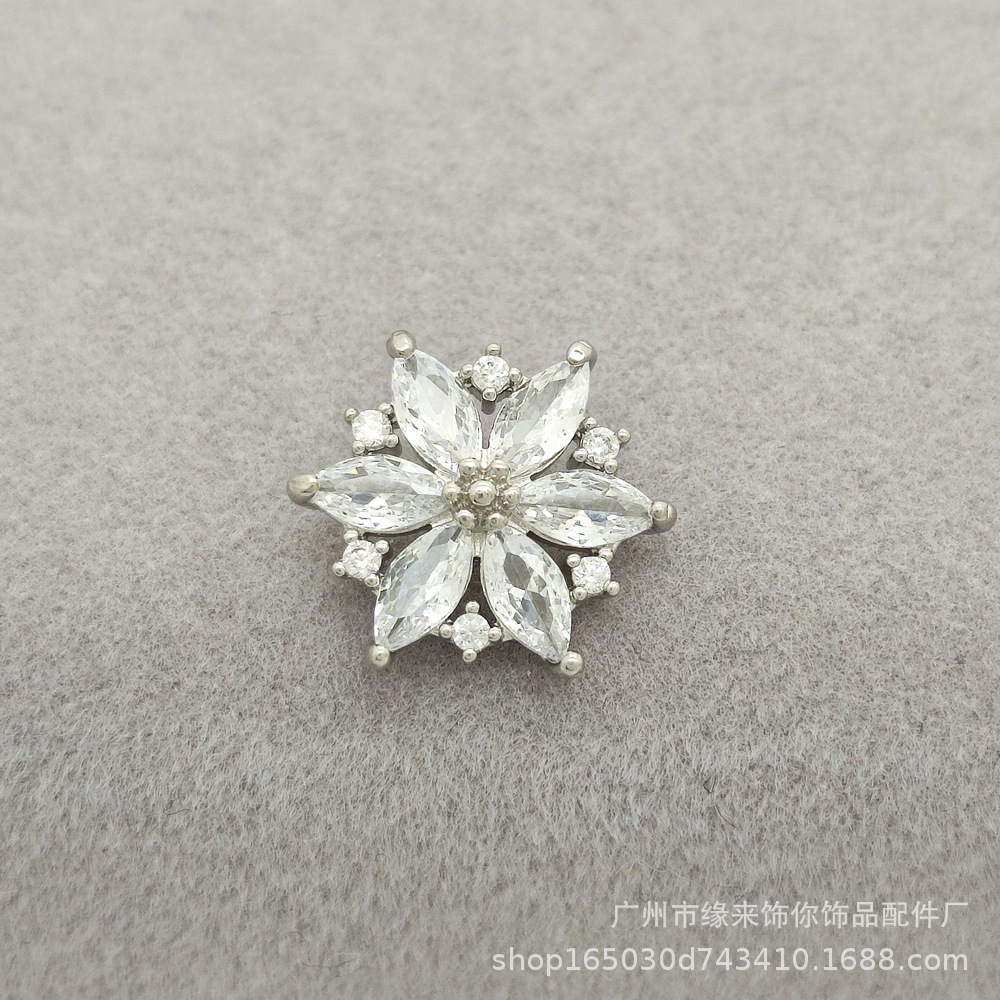 Accessory with zircon