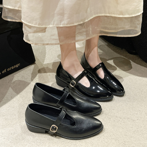 Vintage black small leather shoes for women, spring and autumn French-style shallow Mary Jane shoes, low-heeled pointed-toe flat shoes with thick soles