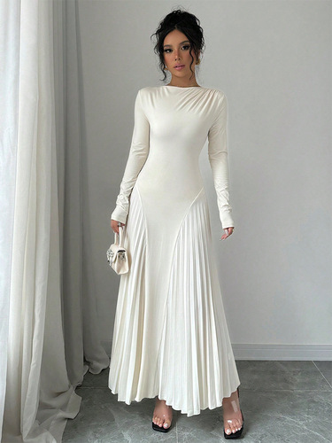 New style long sleeve knit long dress with pleats, elegant, slimming, versatile, fashionable, and temperament.