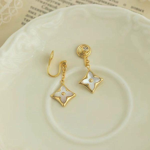 Diamond shell tassel ear clip