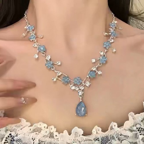 Blue flower and baby's breath necklace and earrings for women, light luxury and high-end feel, suitable for evening dresses, clavicle chain, sweet and elegant earrings