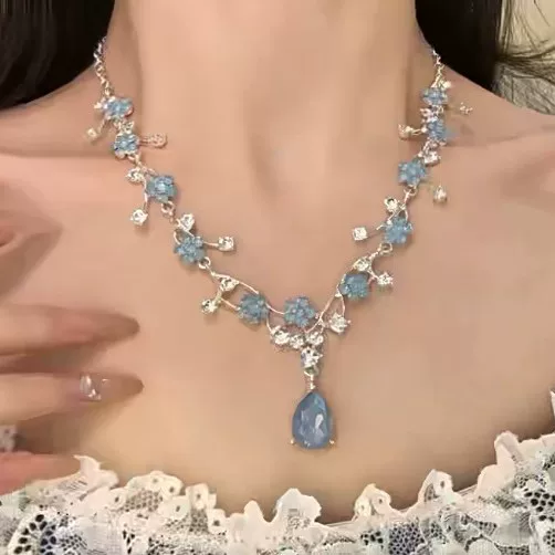 Blue flower and baby's breath necklace and earrings for women, light luxury and high-end feel, suitable for evening dresses, clavicle chain, sweet and elegant earrings