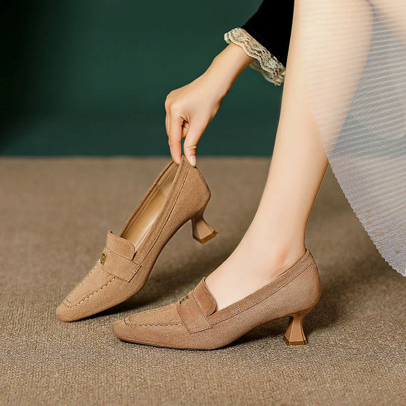 Туфли на высоком каблуке с квадратным носком, новая стильная Рабочая обувь с глубоким вырезом на весну и осень 2023, женская черная Однослойная обувь во французском стиле в стиле ретро с квадратным носком