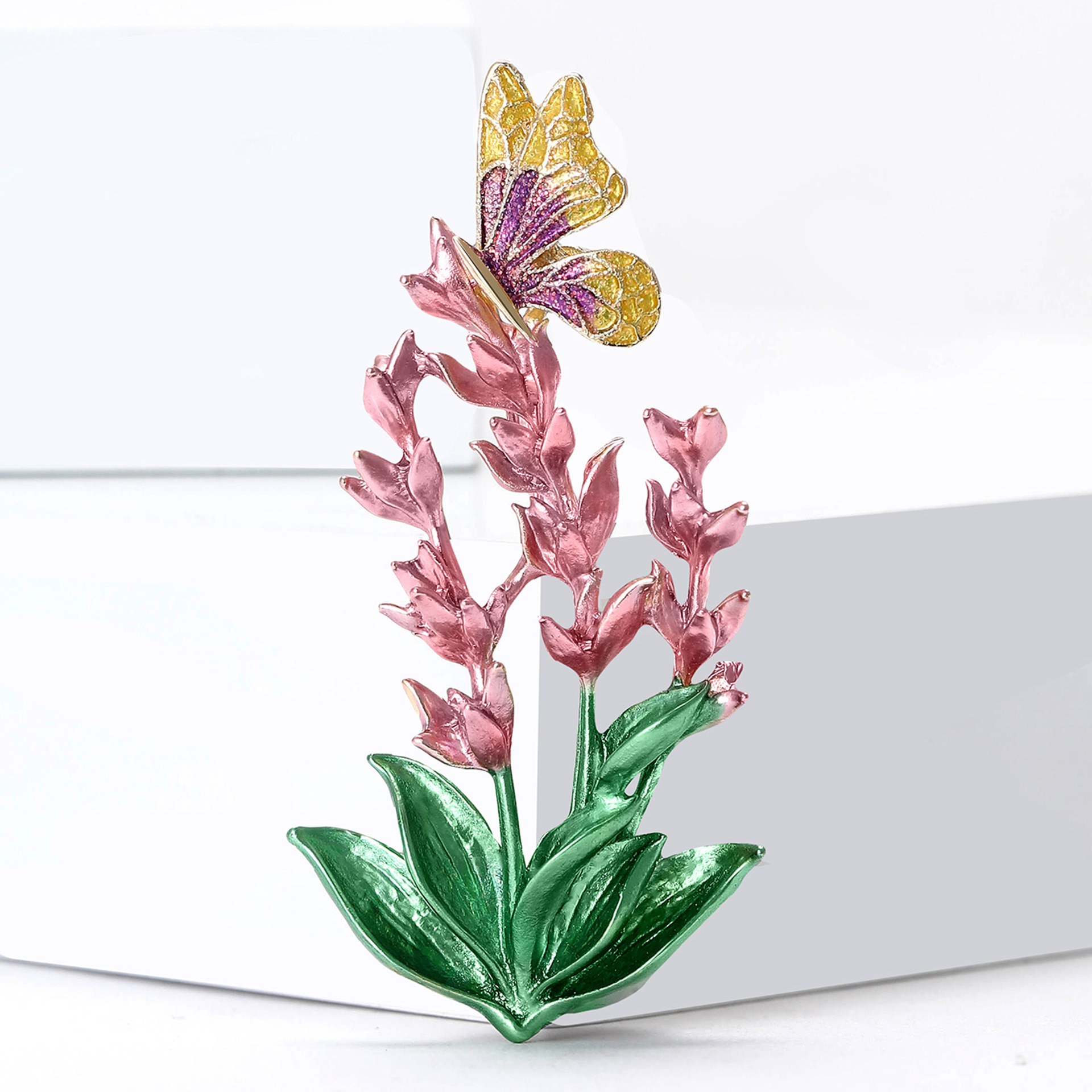 Elegant and Generous Alloy Enamel Lavender Butterfly Brooch Gentle and Fresh Ladies Clothing Corsage Jewelry Pin