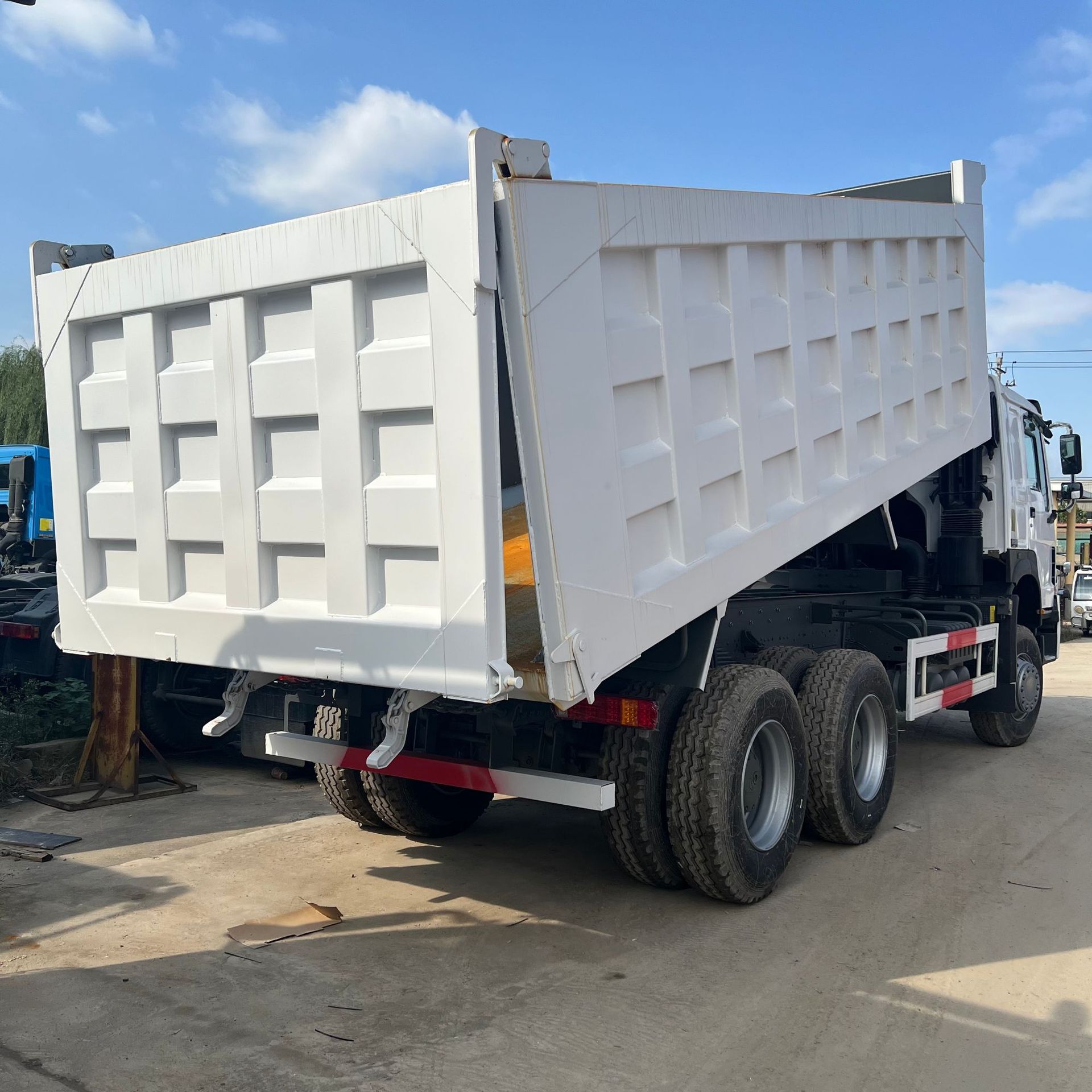 Factory Direct Sales Howo Nx Dump Truck Howo 371 Horsepower Earth Transport Dump Truck Truck Rear Dump Truck