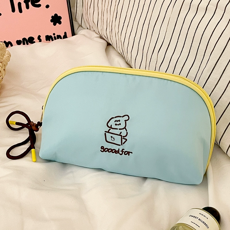 Слитное белье? Подводим к переводу: "Underwear, organizer bag for traveling, handheld suitcase, bra, tights, socks, container, three-in-one"