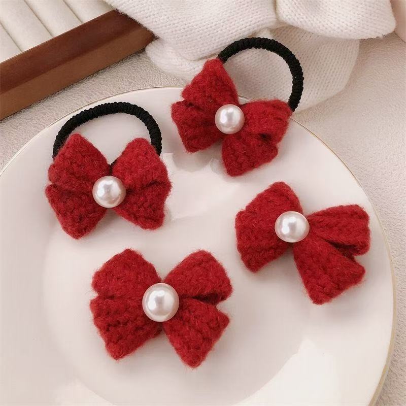 Red hairgrip with bow
