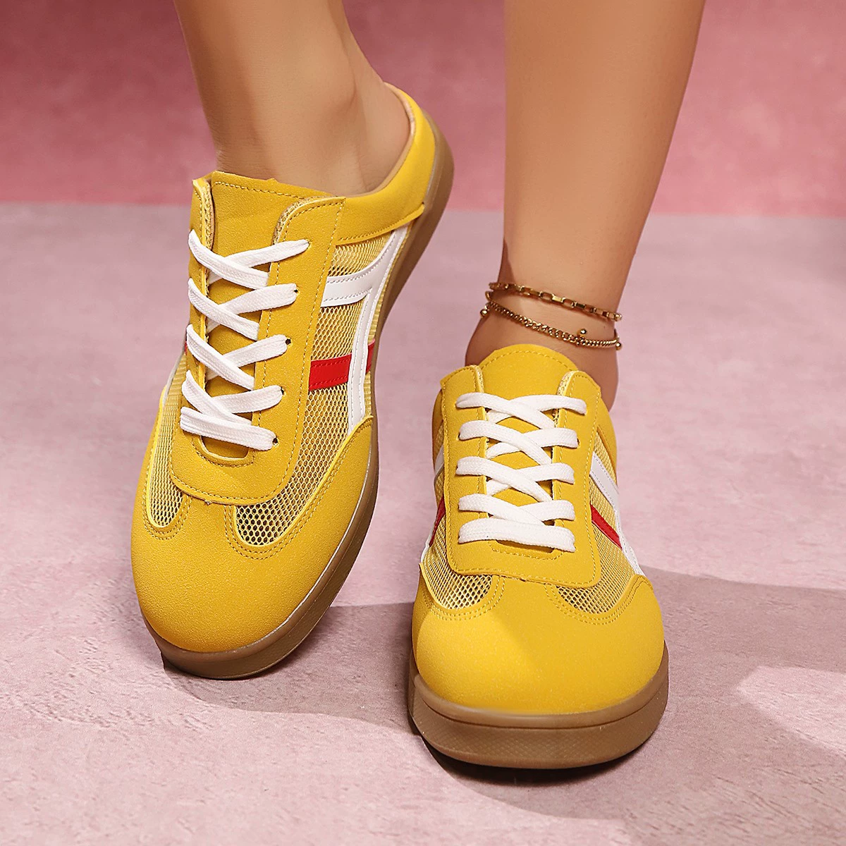 Сетчатая моральная тренировочная обувь для женщин, весенне-летняя корейская стильная новая универсальная белая обувь на плоской подошве, повседневная спортивная обувь, тапочки оптом