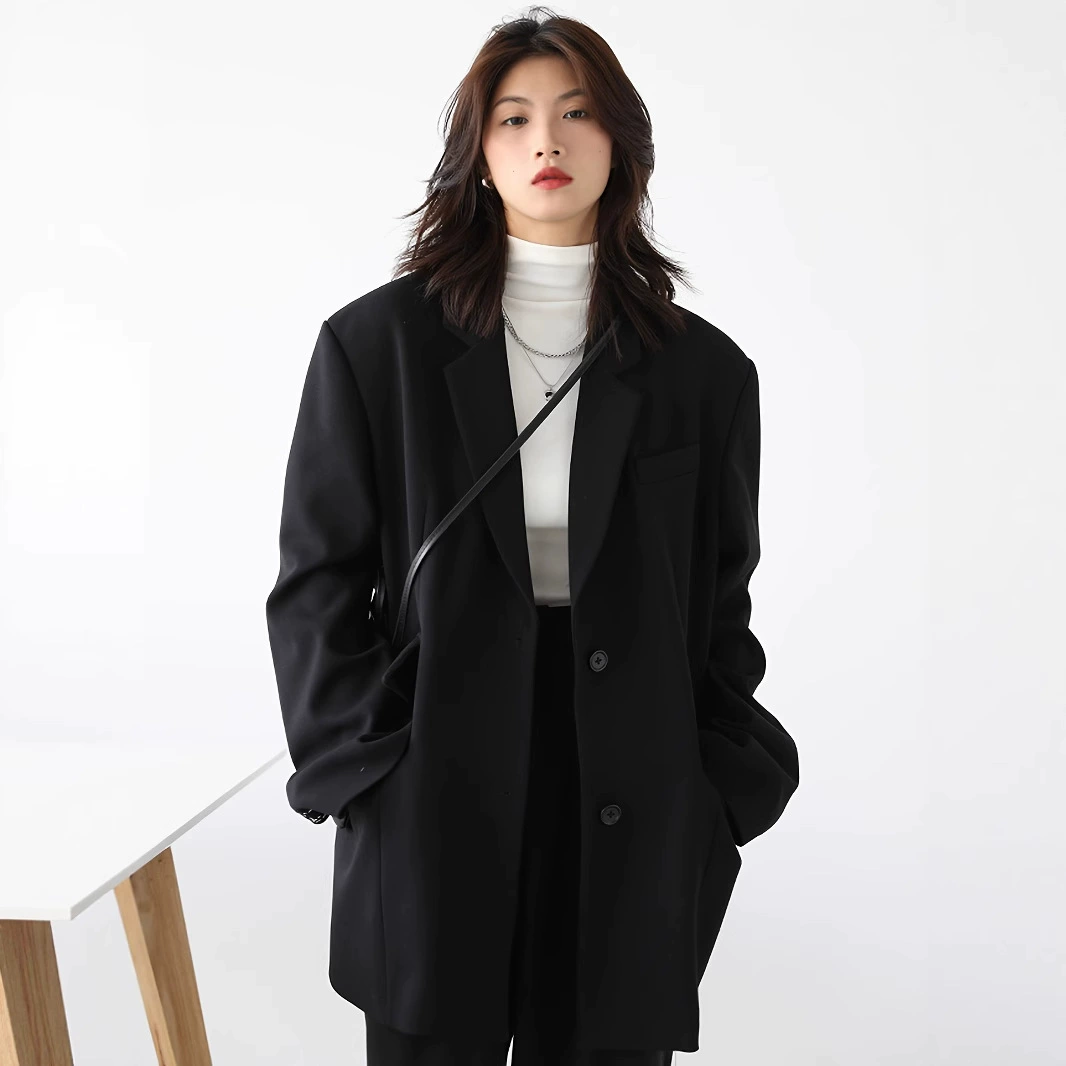 Разработка и корректировка выкроек, обработка малых партий женской одежды, чертежи и образцы женских костюмов, пиджаков и жакетов.