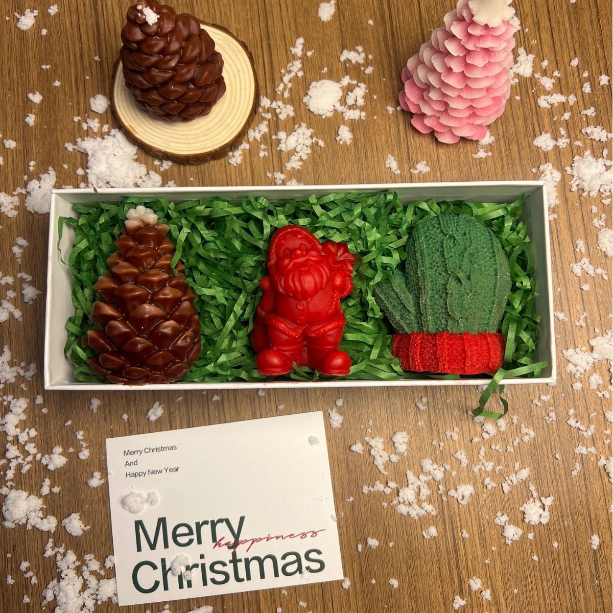 Caja de regalo baja f (papá Noel + guantes + pino marrón)